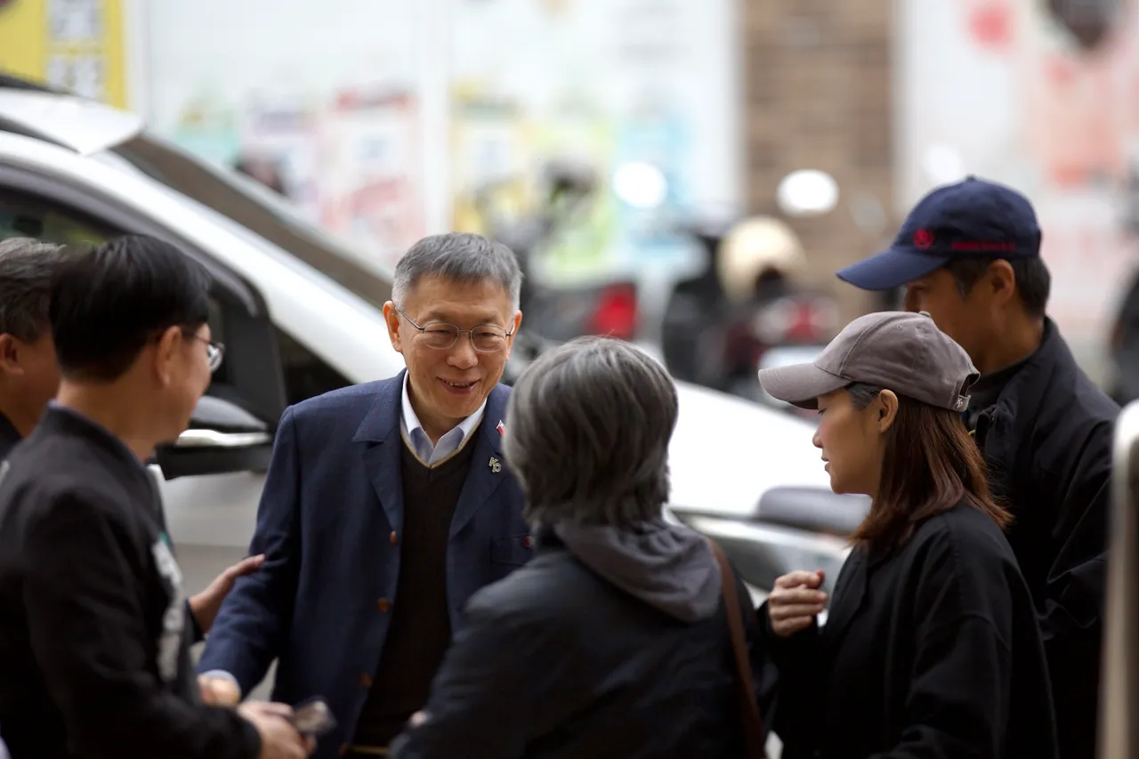 民眾黨前主席柯文哲近來積極投入全台輔選，足跡遍及嘉義與宜蘭。翻攝陳佩琪臉書