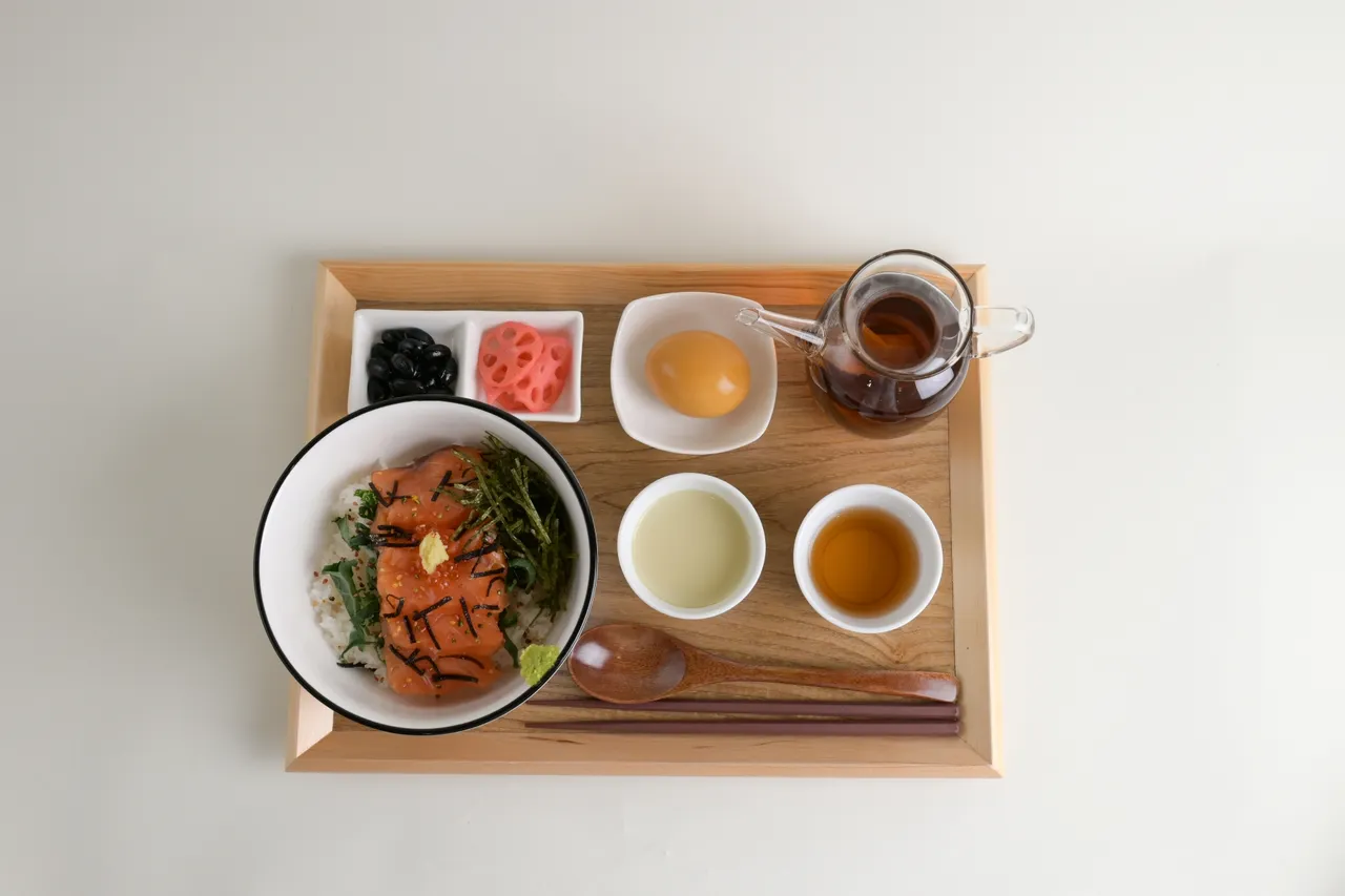 台湾茶泡饭套餐昆布渍鲜鲑380元。业者提供