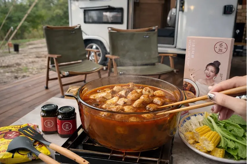 「愛雅辣呦18香辣鍋」其超豐富、具存在感的基本鍋料更是回購關鍵。