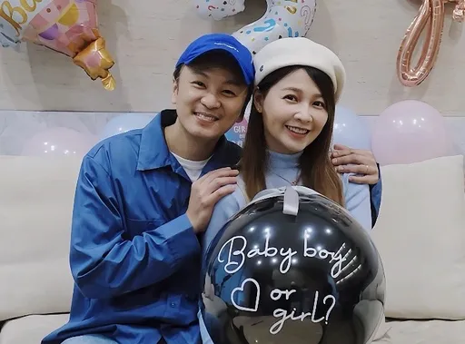 張書偉謝京穎揭雙胞胎性別！她夢到一堆蛇胎夢失靈　與老公都猜錯