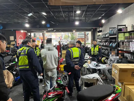 貨車載無牌機車飆上快速道路　台中改裝車行遭搜索！4人送辦