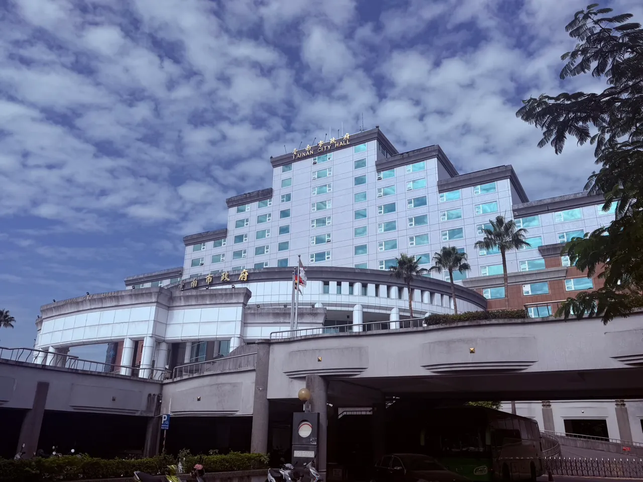 南市府跟进政策，每人每餐补助约56元，年增16亿元支出，约14.2万名学子受惠。庄曜聪摄