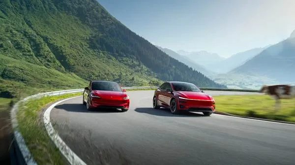Model Y Performance車款適用Tesla當季購車禮遇， Model Y與Model 3雙車系皆可零頭款入主，或使用月付9,999方案輕鬆購車，並可同時搭配滿電出門套裝、車主推薦計劃，與原廠中古車換購等方案。原廠照片