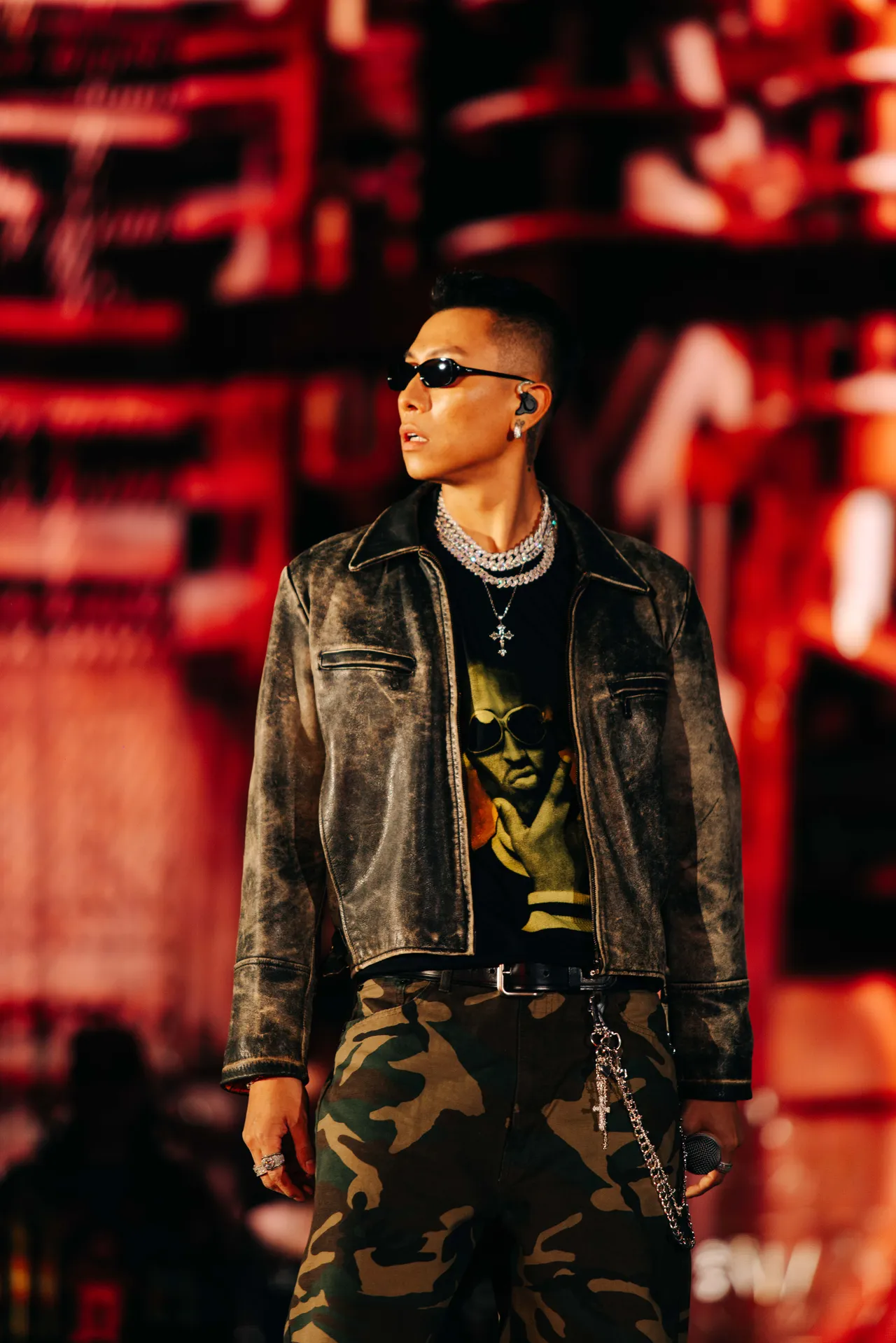 瘦子。本色音樂提供