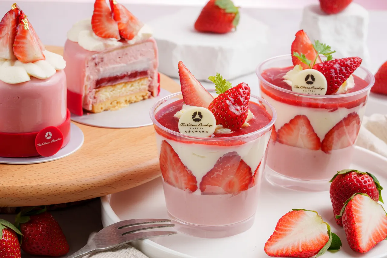 草莓奶酪與酸甜果醬點綴新鮮草莓的草莓杯。業者提供