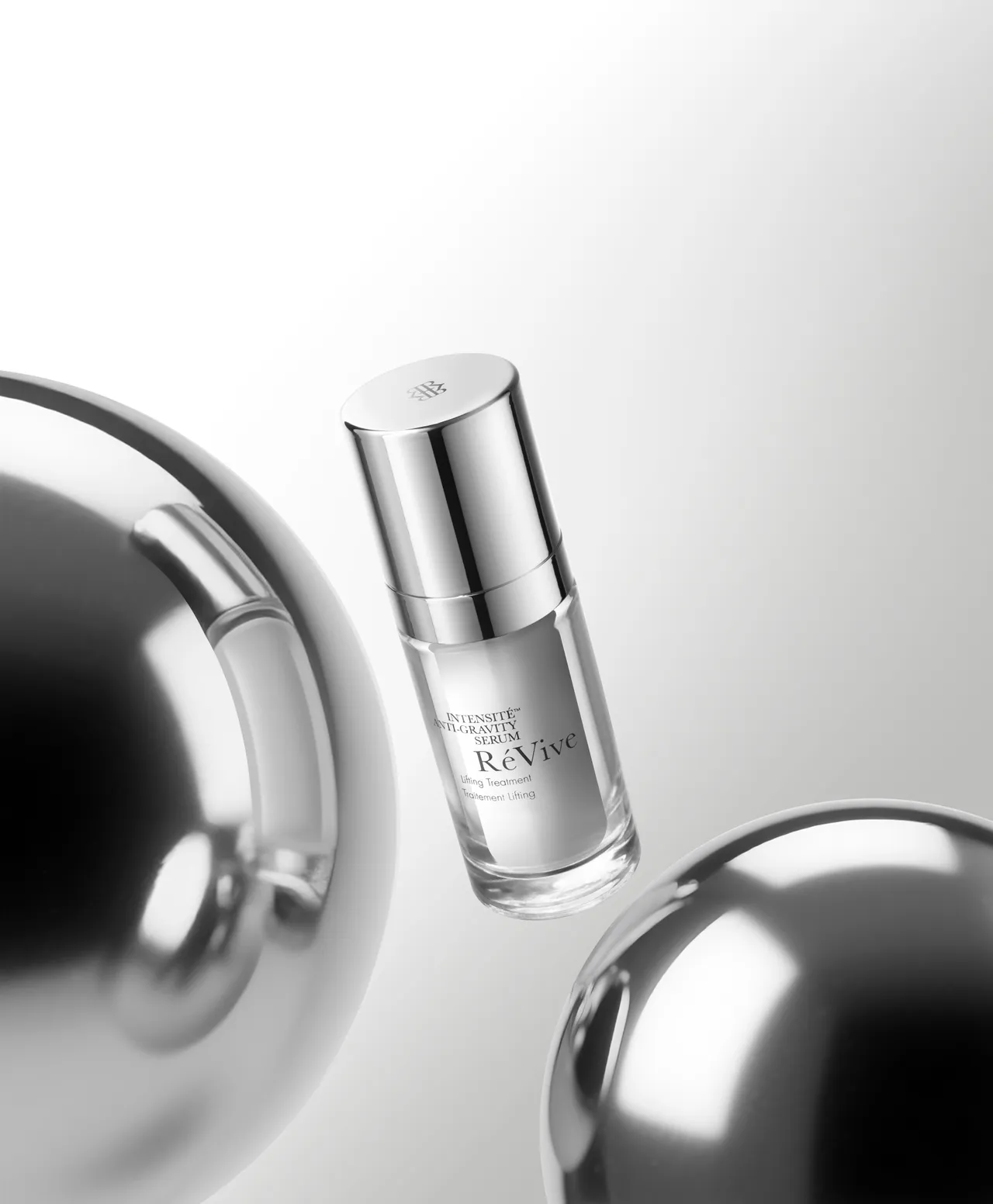 RéVive抗引力緊緻精華，30ml／1萬9800元。品牌提供