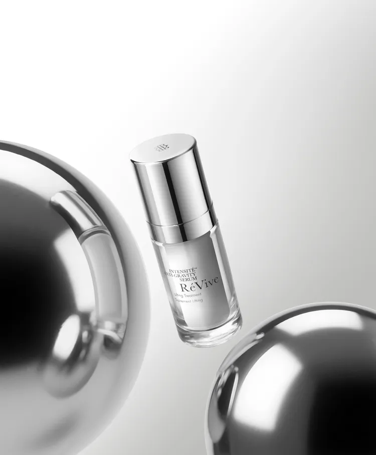 RéVive抗引力緊緻精華，30ml／1萬9800元。品牌提供