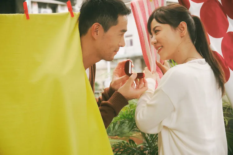 從沒被求過婚的丁噹，在MV初嘗甜頭。相信音樂提供