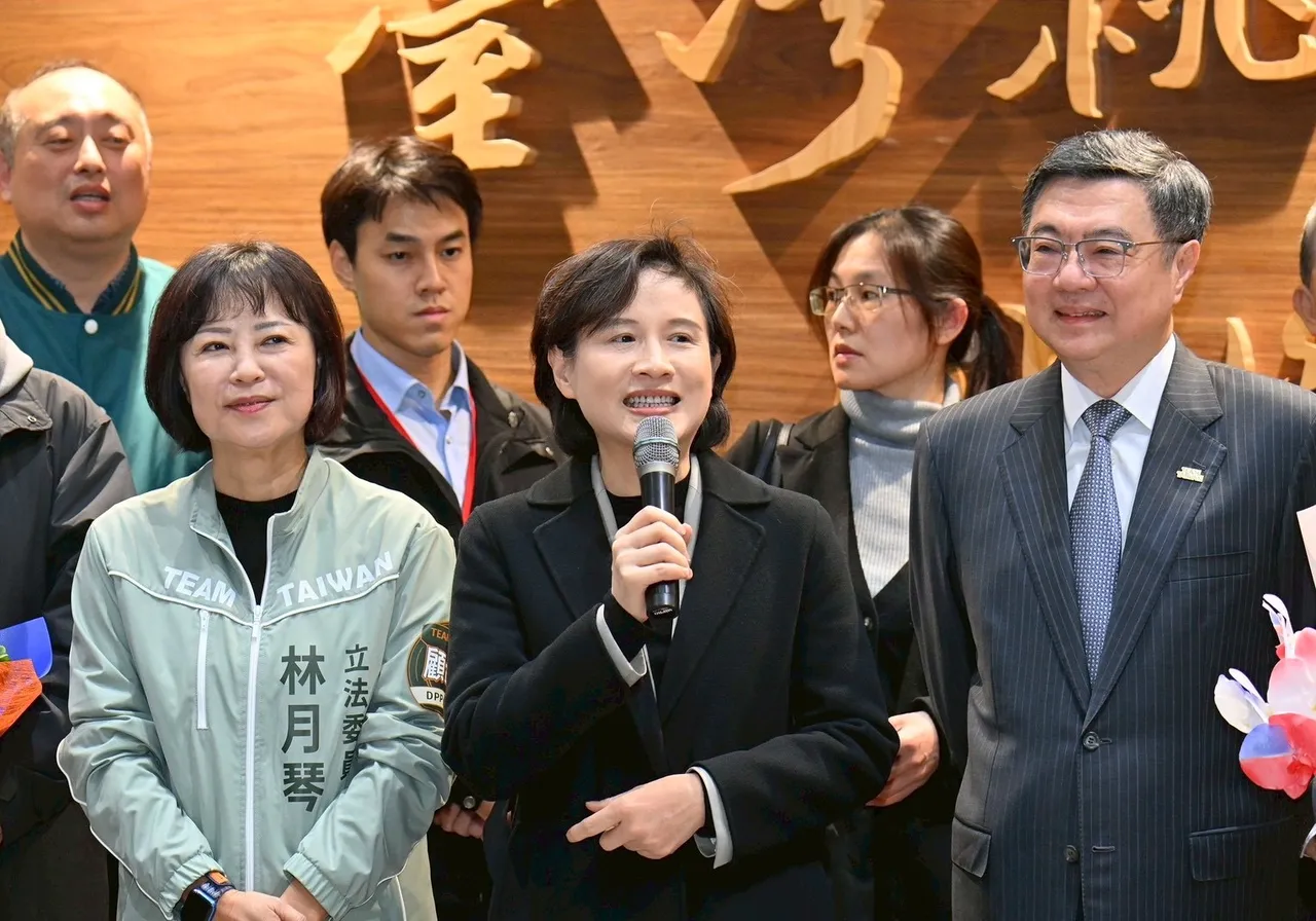 鄭麗君強調，是整個政府大家一起共同努力走到這一步。行政院提供