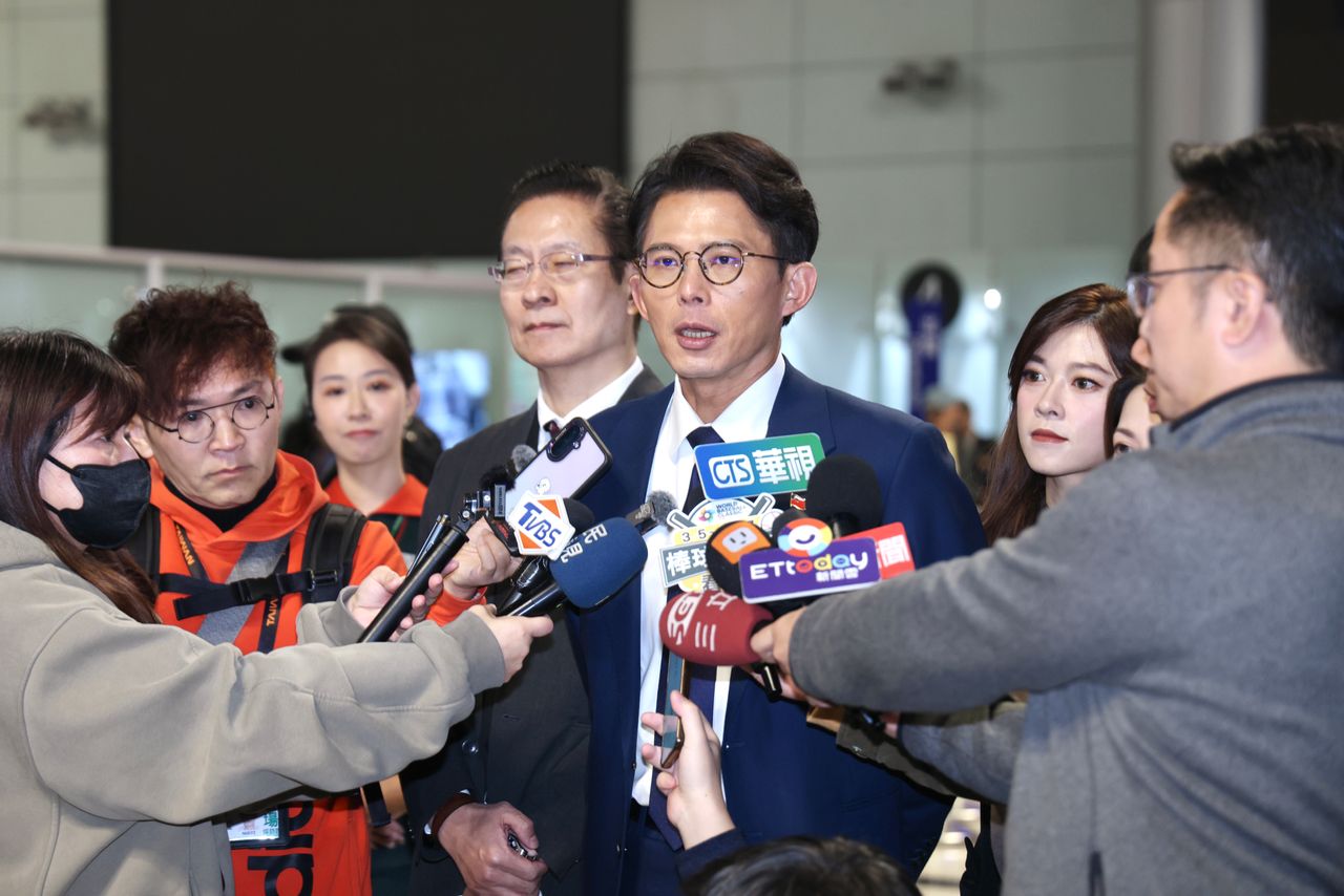 黃國昌訪美刷存在?轉機PO文「民進黨想鬥臭在野」