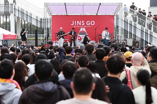 JINS GO小紅胖卡南下暴走　千人擠爆畫面曝光　芒果醬、旺福開唱　墨鏡5分鐘被搶光！