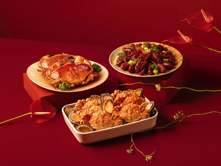 2026煙波集團新竹湖濱館莫內饗宴春節Buffet端出御品鮑魚、琥珀蟹皇、栗香蟹與椒香小龍蝦。煙波國際觀光集團提供