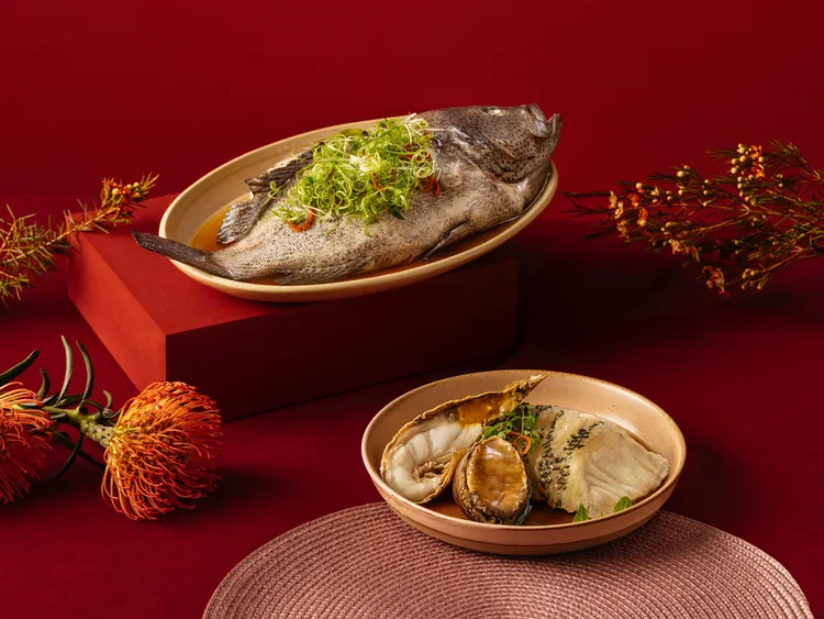 2026莫內饗宴春節限定福祿大三元與年年有魚，寓意團圓好兆頭。煙波國際觀光集團提供