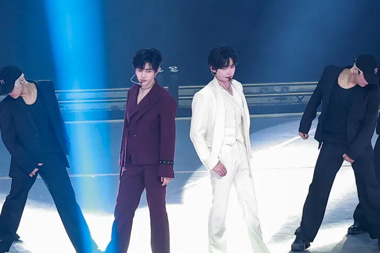 ZB1的章昊（左）、成韓彬雙人舞開場表演。讀者提供