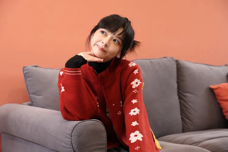 陳姸霏戲裡遇到「奧客戶」會不留情面破口大罵。公視提供