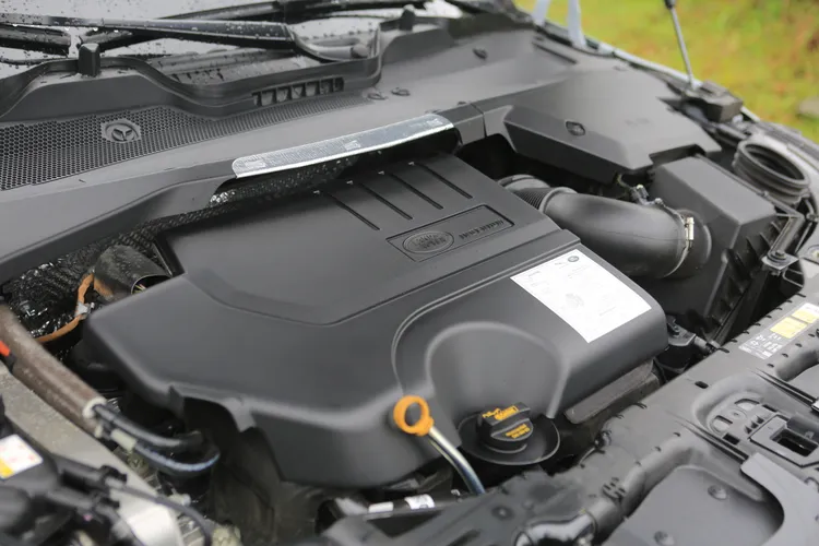 這具動力可輸出249匹最大馬力，並擁有37.2kgm的峰值扭力，讓Evoque P250 Dynamic SE的0-100km/h加速7.6秒即可完成。林浩昇攝