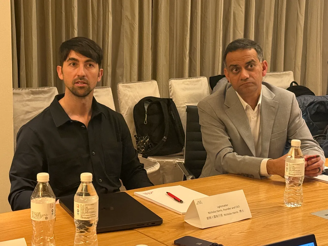 Lightmatter創辦人暨執行長Nicholas Harris（左）、Lightmatter 工程與營運資深副總裁Ritesh Jain（右）。呂承哲攝