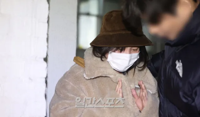 朴娜勑現在沒有經紀人，由180公分男友人陪同上課。翻攝日間體育