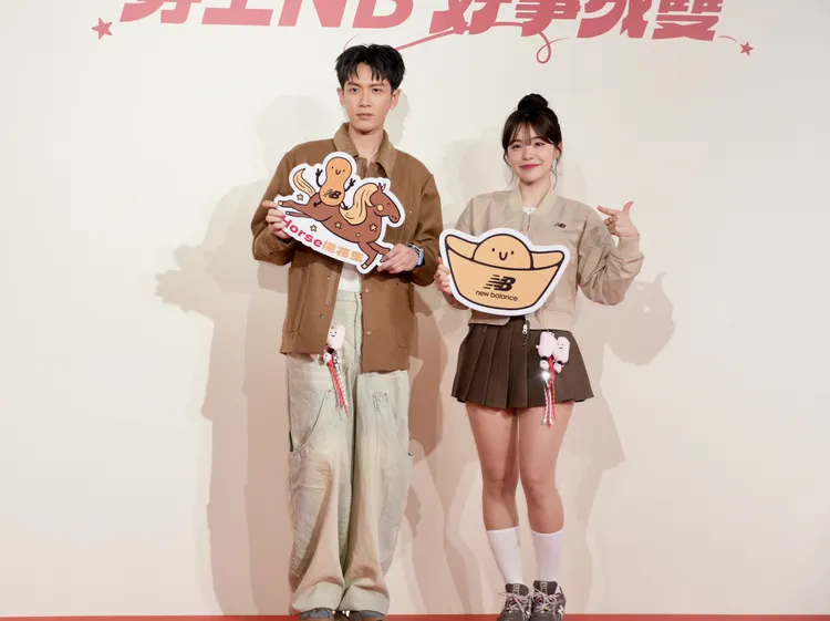 柯震東（左）、李多慧（右）約定未來要互送球票與電影票。彭欣偉攝