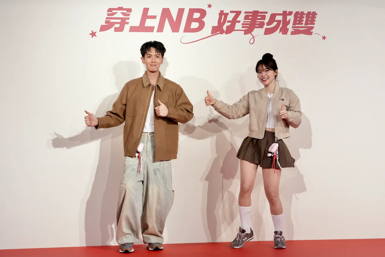 柯震東（左）、李多慧（右）現場跳起應援舞。彭欣偉攝