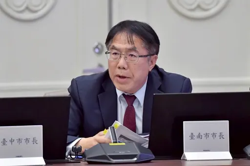 黄伟哲发夹弯！宣布「台南营养午餐免费」  他狠酸：心中满是政治算计