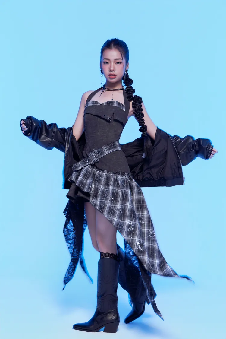 欣菲高唱《Dre am My Dream》。品婕娛樂提供