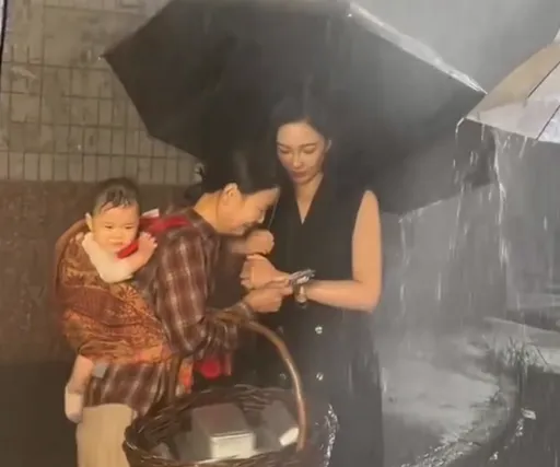 為了賺3600元嬰兒演員痛苦淋雨！網友不捨批虐童