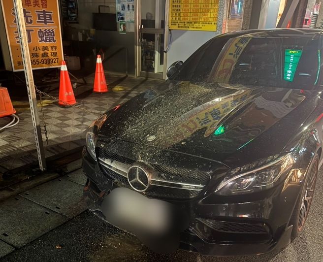 北市路邊賓士車遭潑糞便臭翻天 惡招竟讓車主告不了毀損罪!警方說話了