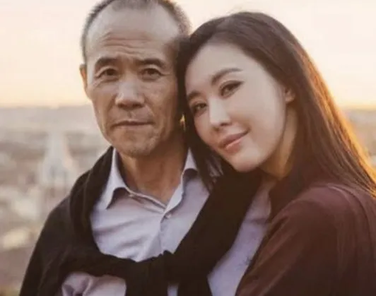 田朴珺与老公王石曾经很恩爱。翻摄田朴珺微博