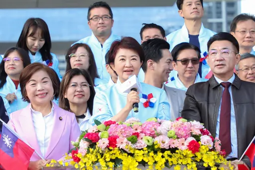 卢秀燕元旦许「16字愿望」　蓝白5立委陪同迎新年