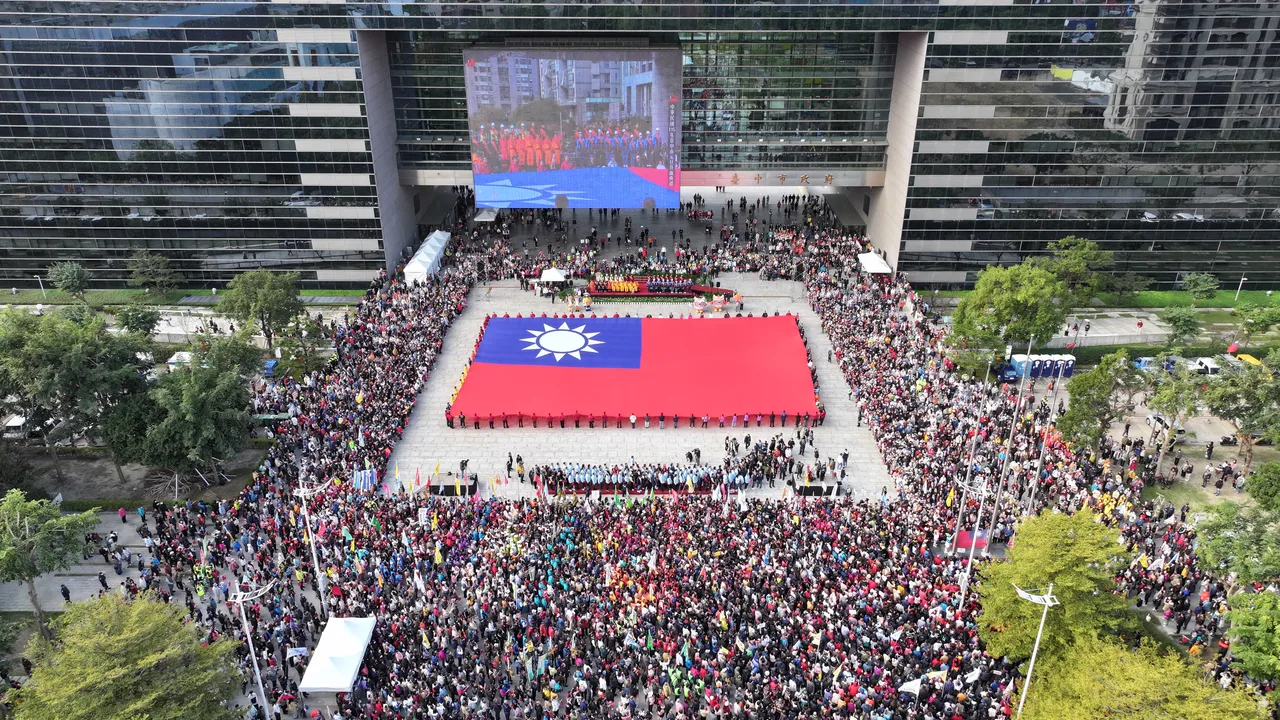 台中市长卢秀燕1日一早出席台中市府自办升旗典礼。读者提供