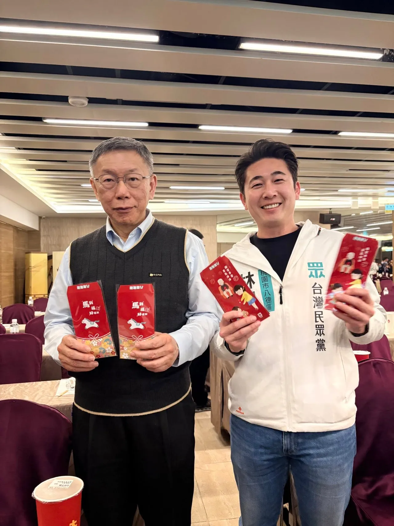 民眾黨前主席柯文哲（左）、民眾黨桃園市八德區議員參選人林晏良（右）。翻攝自林晏良臉書