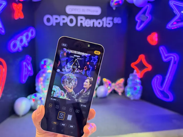 Reno15系列體驗區可以暢玩出圈拼圖創意。趙筱文攝