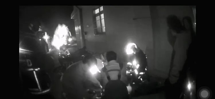 救護人員到場時黃男已無生命跡象，現場急救後送醫仍不治。民眾提供