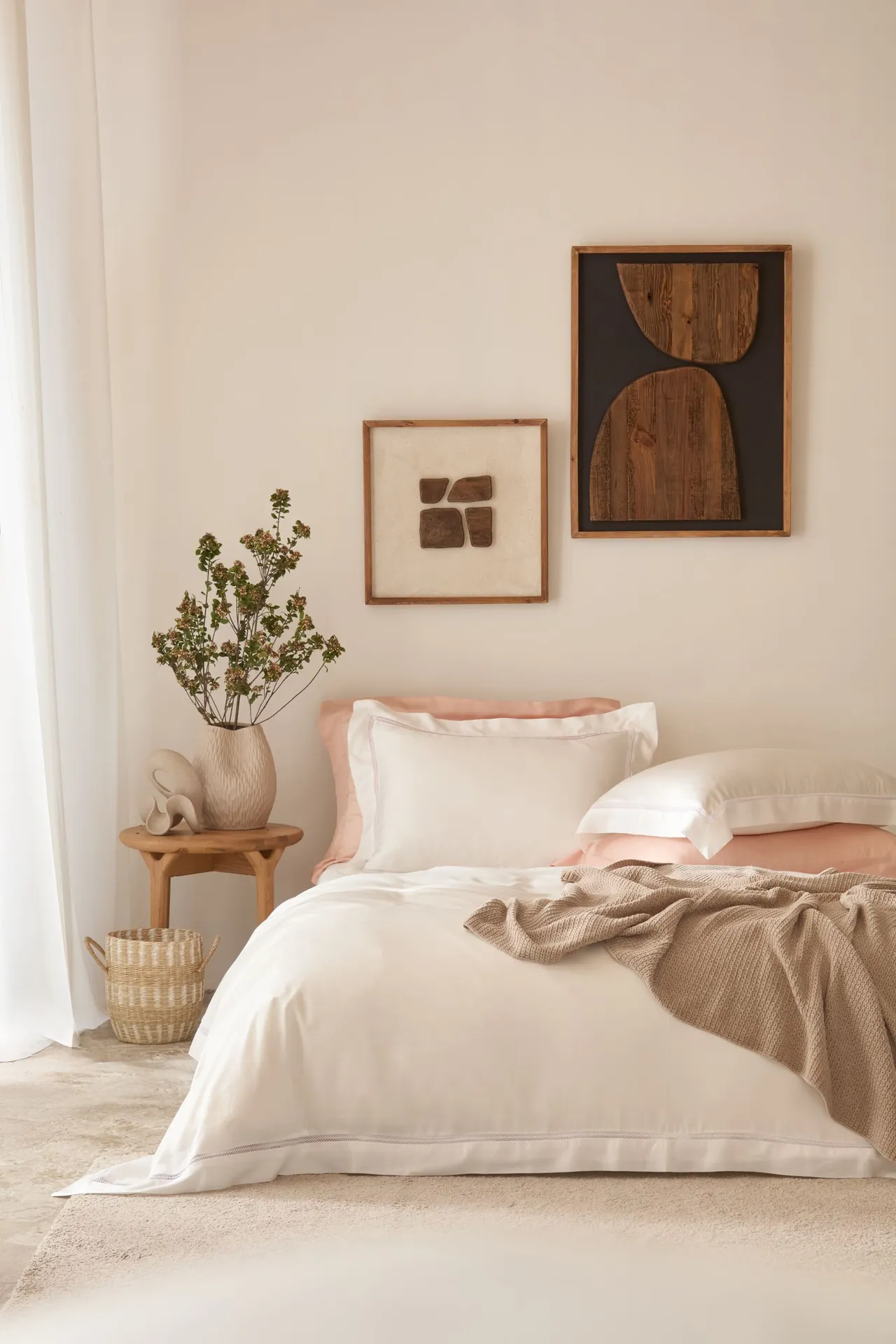 「克莱欧蕾丝300织天丝床被四件组」，使用100天丝™莱赛尔纤维制成，亲肤透气的缎面触感，拥有最舒适的睡眠体验。业者提供