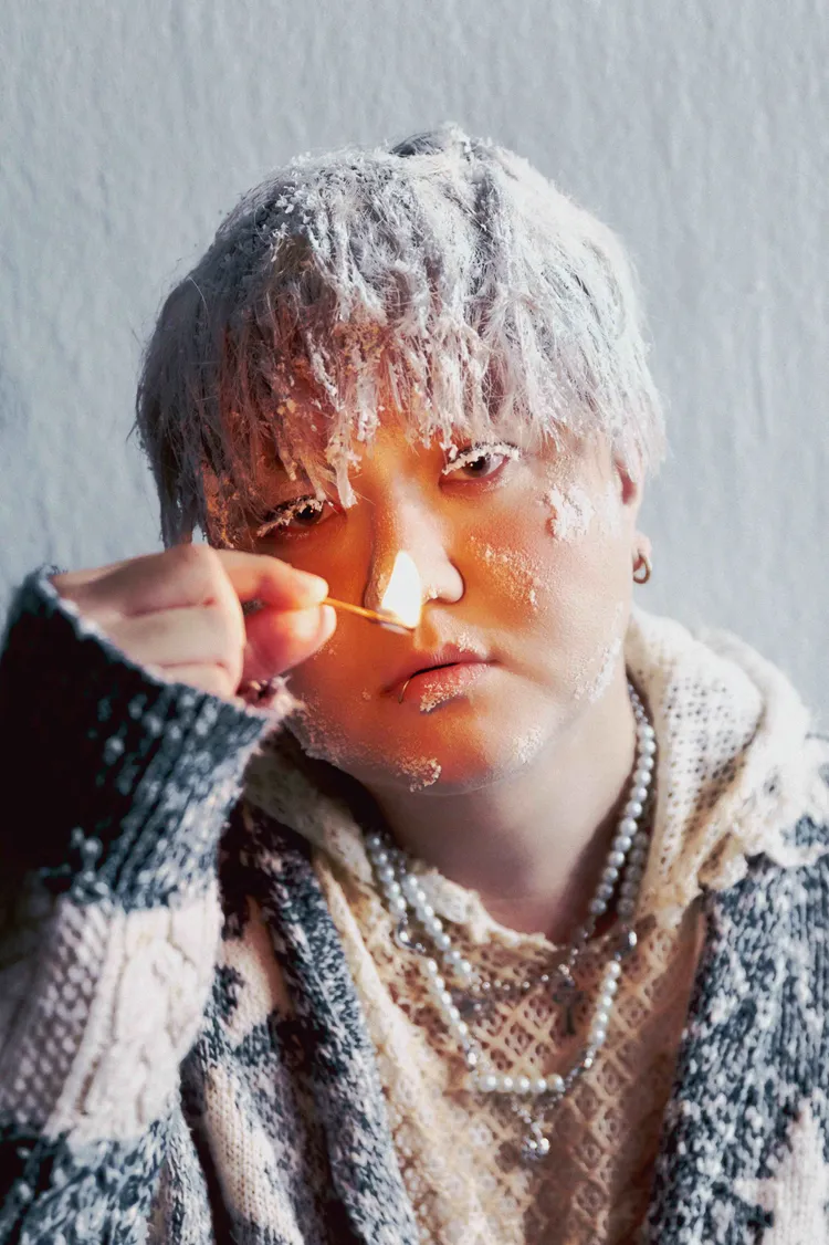 葵剛為拍攝在悶熱天氣裡裹上五層衣服全身爆汗。華納音樂提供