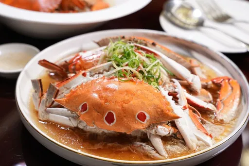 旭集、遠東吃到飽螃蟹超標！兩大業者應變措施曝光