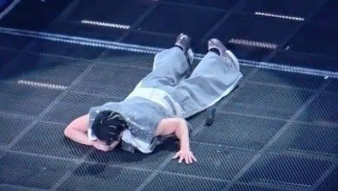 王力宏卡住時，全場一片安靜。翻攝中外影視快遞微博