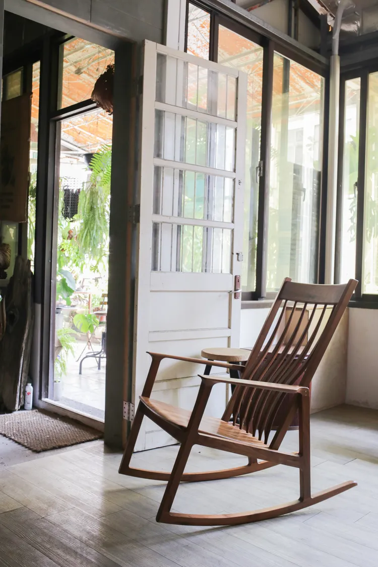 HOLA引進米其林餐廳指定使用的台南手作家具品牌 Føre Furniture。業者提供