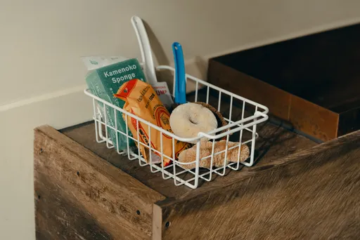 HOLA新年推「好物計畫」　引進台南手作家具與日本百年刷具「龜之子束子」