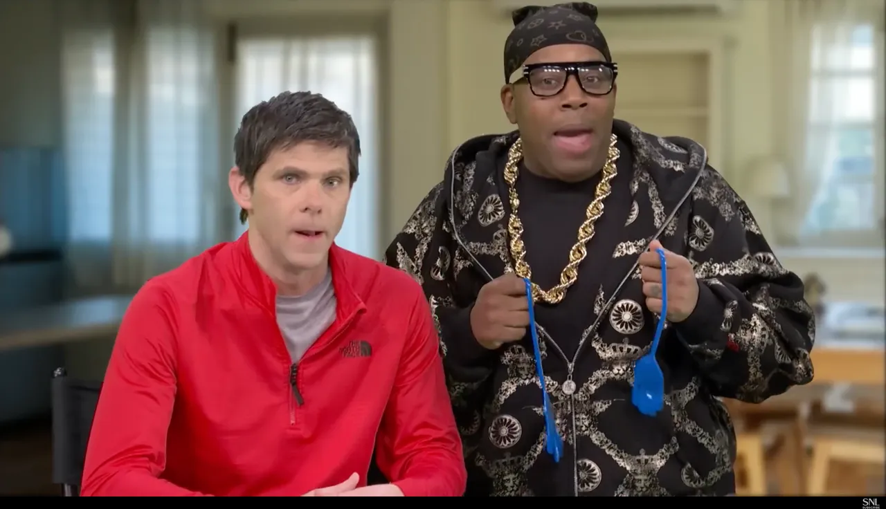 短片裡除了要進行徒手攀登的極限運動家「霍諾德」，還有一位拿「黏黏手」來亂的路人亂入。翻攝YTB