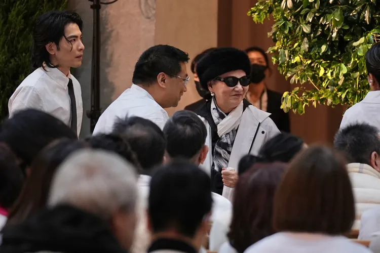 張小燕（戴墨鏡者）到場送林光寧最後一程。彭欣偉攝