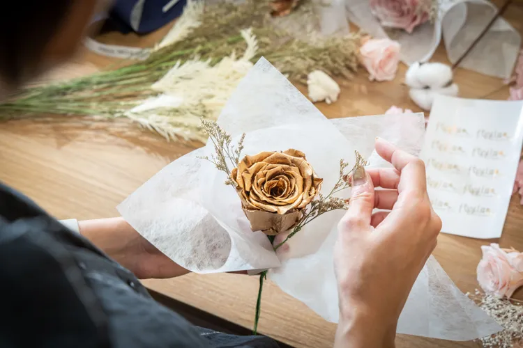 花藝師秉持日本職人精神，親手製作每一花束。業者提供