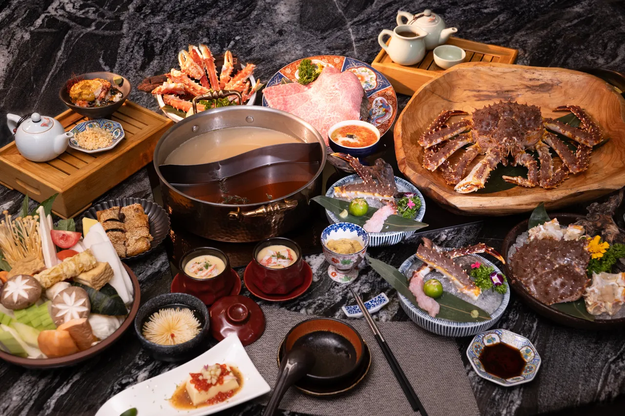 二本松「戀蟹物語」雙人套餐，頂級帝王蟹五吃滿足老饕味蕾。業者提供