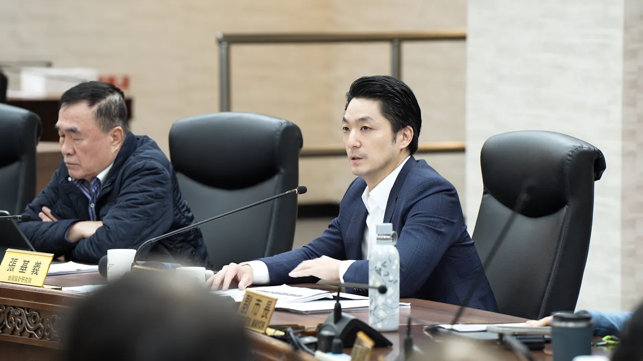 北市营养午餐全面免费！蒋万安拍板导师减课、增人力　敬老卡升级