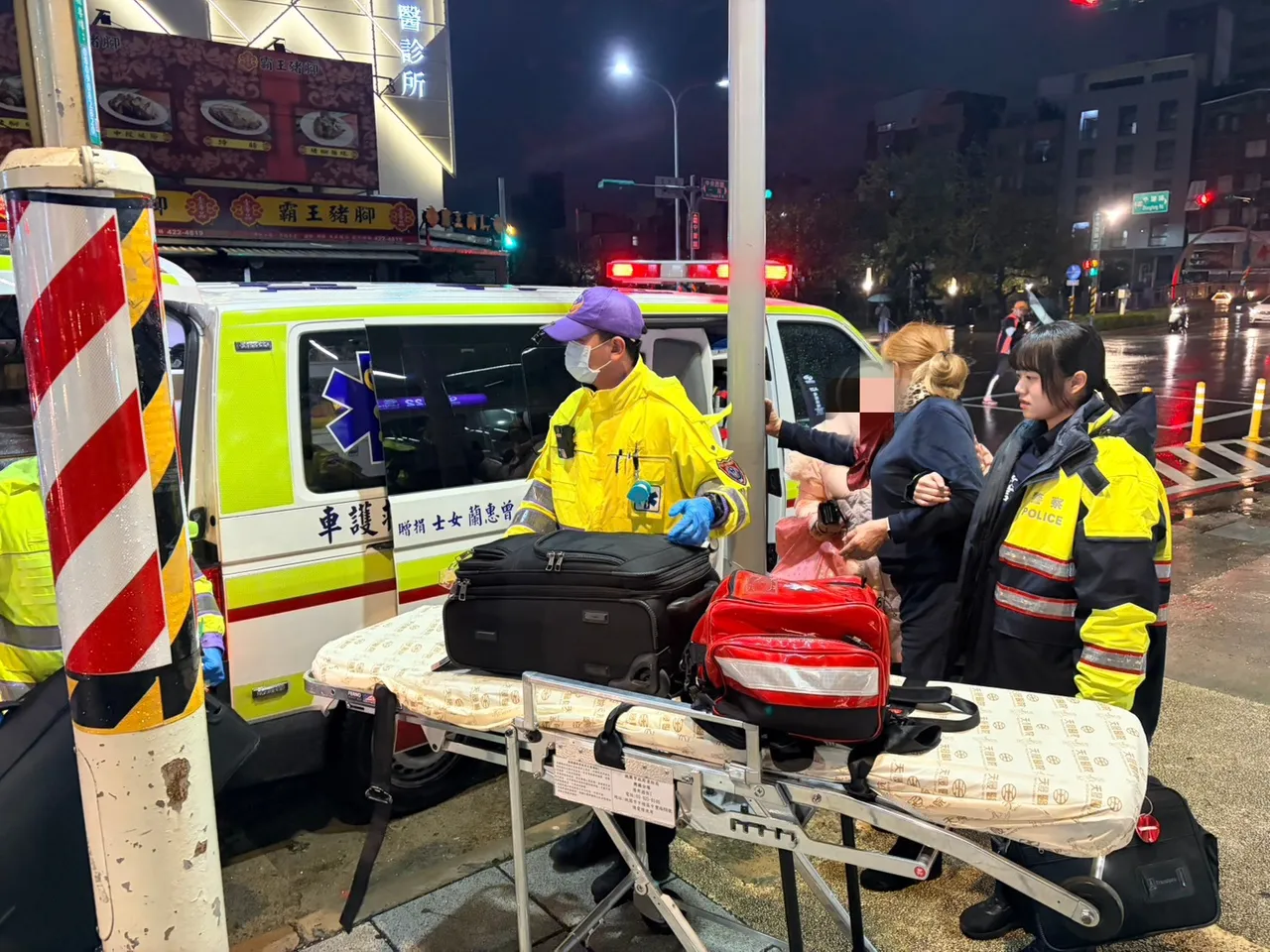 協助送醫。中壢警分局提供