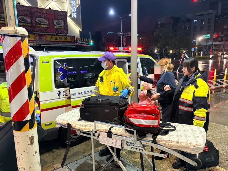 協助送醫。中壢警分局提供