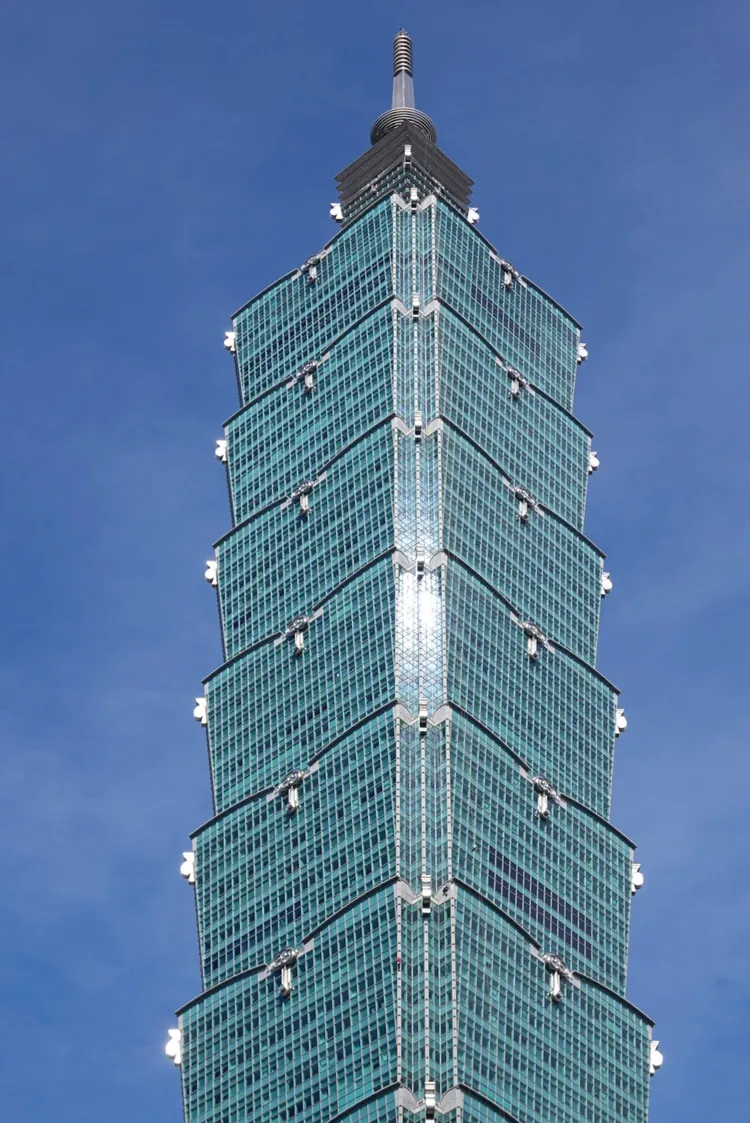 隨著霍諾德徒手挑戰101中，台北天空開始放晴。莊宗達攝