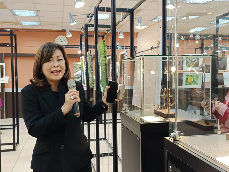 龍寶建設董事長張麗莉是「世界不動產聯合會」成立75年來首位華人女性會長，她聯手其他2位營建業企業家推出「1980愛的迴響」公益行動巡迴展。許麗珍攝