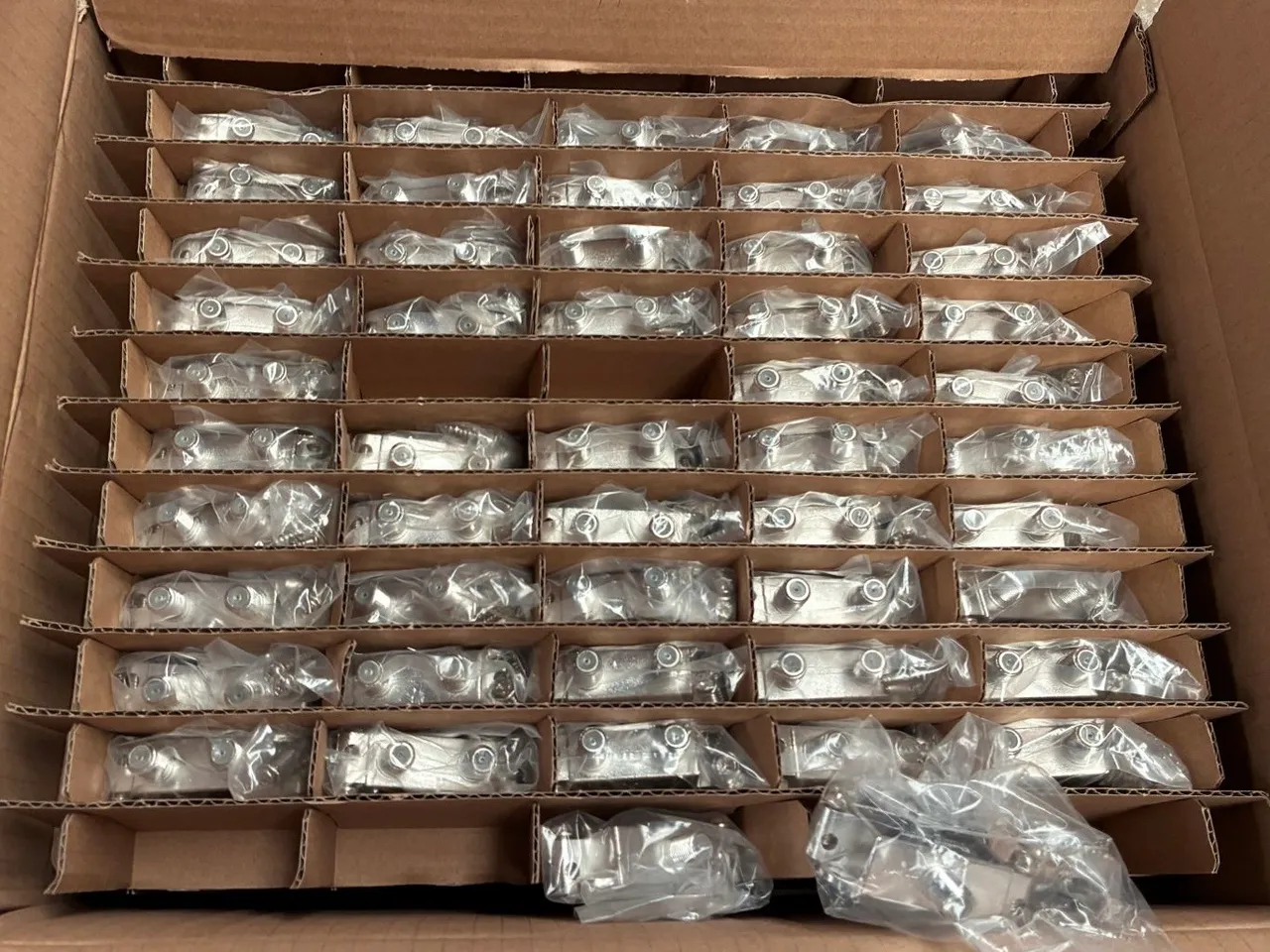 高雄关查出业者自中国进口电子零组件，申报国货出口至美国，涉嫌洗产地。翻摄画面